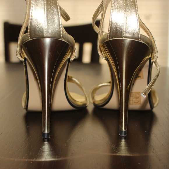 PIERRE DUMAS GOLD HEELS SZ 8 - Picture 4 of 6